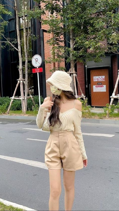 Outfit Celana Pendek, Outfit Ideas Korean, Ootd Korean, Korean Summer Outfits, Who Is She, Shorts Outfits Women, Casual Day Outfits, Trendy Summer Outfits, Korean Girl Fashion