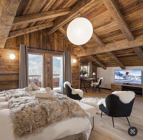 Ski Chalet Interior, Luxury Chalet Interior, Charm Aesthetic, Modern Wooden House, House Coastal, Contemporary Cabin, Wooden House Design, Chalet Interior, Chalet Design