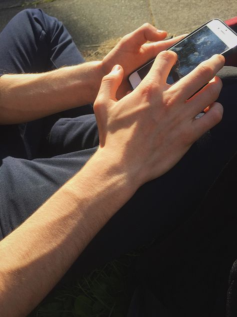 Hand Fotografie, Hands With Rings, Veiny Arms, Hand Veins, Hot Hands, Hand Photography, Hand Reference, Hand Pictures, Male Hands