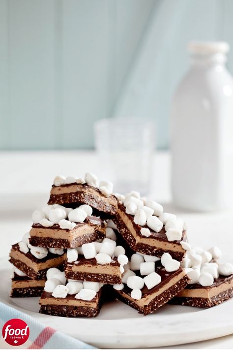 Easy Hot Chocolate, Nanaimo Bar Recipe, Hot Chocolate And Marshmallows, Nanaimo Bars, Relish Recipes, Hot Chocolate Marshmallows, Food Contest, Hot Chocolate Mix, Chocolate Topping