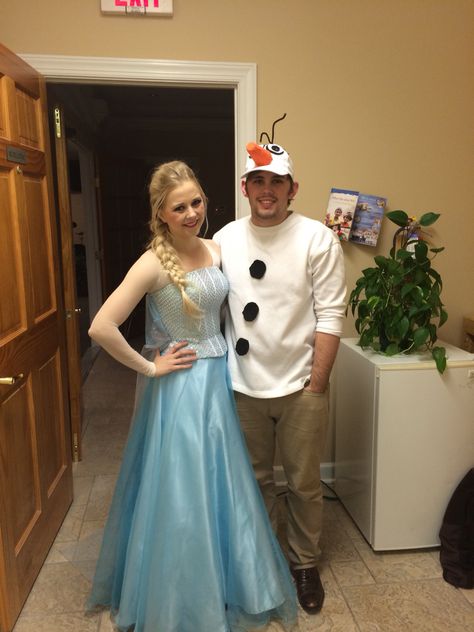 Elsa and Olaf DIY Costumes Olaf Diy, Diy Princess Costume, Partner Costumes, Olaf Halloween Costume, School Halloween Costumes, Olaf Costume, Elsa And Olaf, Princess Tutu Dresses, Frozen Outfits