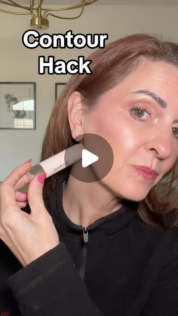 Melissa on Instagram: "#contouring your jawline for a slimmer profile. Thanks @Ally Things Beauty 🍋 for the inspo. #contourhacks #contour #jawlinecontour #beautyhacks #makeuptipsandtricks #makeupforbeginners" Contour Jawline, Jawline Contouring, Makeup Contouring, Contour Makeup Tutorial, Jaw Line, Makeup For Beginners, Contour Makeup, Natural Home, Makeup Tips