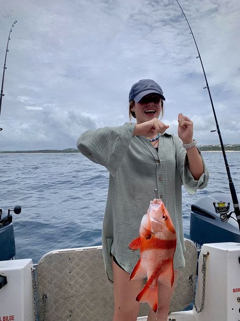 🌊🎣 Fishing Outfit, Fiji Culture, Fly To Fiji, Fiji Beach, Summer Fishing, Fishing Pictures, Fishing Women, Fishing Life, Beautiful Sunrise