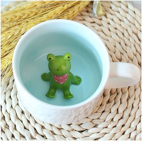 Kawaii Cups, Paint And Drink, Ceramic Frogs, Frog Decor, Frog Figurines, Cute Fall Wallpaper, Animal Mugs, Clay Mugs, Ceramic Gifts