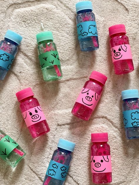 Bubble Party Favors (Farm-Themed with paper wrappers!) - Homemade Bubble Solution, Bubble Party Favors, Craft To Make, Kid Games, Homemade Bubbles, Farm Themed Birthday Party, Bubble Party, Rainy Day Crafts, Farm Birthday Party