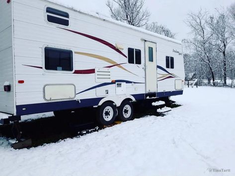 Travel Trailer Turned into a Cottage on Wheels | RV Inspiration Jayco Travel Trailer Remodel, Rv Skirting, Diy Travel Trailer, Travel Trailer Organization, Keystone Outback, Rv Inspiration, Cottage Makeover, Rv Exterior, Country Chic Decor