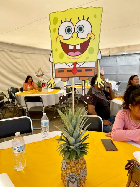 #bobesponja #fiestabobesponja #piñadebajodelmar Spongebob Table Centerpiece, Spongebob Party Centerpieces, Spongebob Centerpieces Birthdays, Spongebob Centerpieces, Spongebob Pinata, Spongebob Girl Birthday, Spongebob Ideas, Spongebob Party Ideas, Sponge Bob Birthday