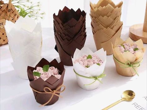 Paper Cupcake Stand, Flower Shaped Cookies, Cupcake Liner Flowers, Cupcake In A Cup, Flower Cupcakes, Paper Cupcake, Cupcake Wrappers, Christmas Cupcakes, Cupcake Liners