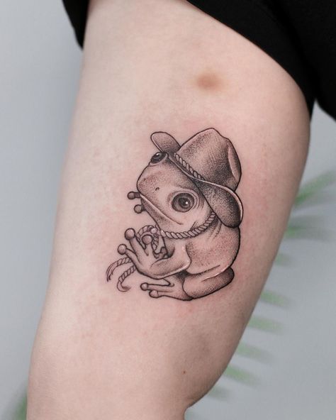 Armadillo Cowboy Hat Tattoo, Bee With Cowboy Hat Tattoo, Animals In Clothes Tattoo, Animals With Cowboy Hats Tattoo, Frog With Cowboy Hat Tattoo, American Traditional Frog Tattoo, Cowboy Frog Tattoo, Frog With Cowboy Hat, Sarah Tattoo