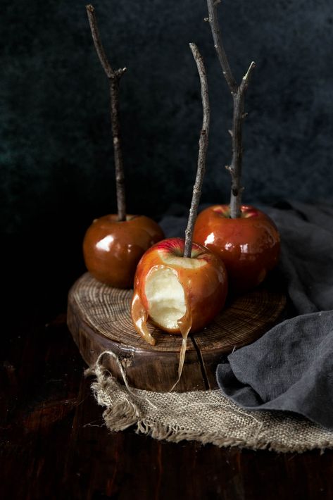 Brown Butter Bourbon Caramel Apples - Broma Bakery Halloween Drinks Alcohol Cocktails, Homemade Caramel Apples, Brown Butter Bourbon, Butter Bourbon, Caramel Butter, Bourbon Caramel, Caramel Apples Homemade, Bourbon Caramels, Broma Bakery