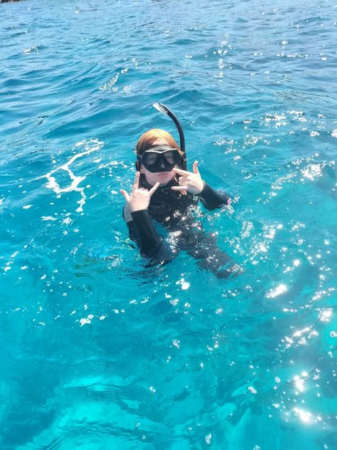 snorkeling / summer aesthetic 🌊 in my basic Aussie girl vsco era Aussie Aesthetic, Basic Aussie Girl, Beach Hijab, Basic Aussie, Surfer Vibes, Aussie Girl, Beauty Recipes Hair, Korean Best Friends, Beach Fits