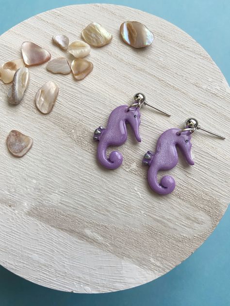 handmade polymer clay seahorse dangle earrings Clay Seahorse, Tropical Earrings, Ocean Earrings, Earrings Clay, Beach Earrings, Earrings Polymer Clay, Clay Creations, Polymer Clay Earrings, Handmade Earrings