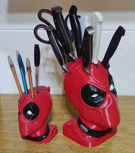 Deadpool Knife Block, Deadpool Room Decor, Deadpool Clay, Marvel Clay Ideas, Deadpool Merch, Geek Room Ideas, Deadpool Theme, Deadpool Gifts, Marvel Decor