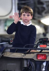 Princess Charlotte And Prince Louis, Air Tattoo, Old Prince, Prince And Princess Of Wales, Michael Weatherly, Prince Louis, Kate Middleton Prince William, Surprise Visit, Young Prince