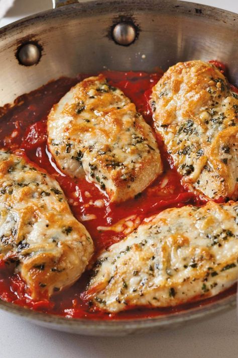 Giada Skinny Chicken Parm Chicken Parm Without Breadcrumbs, Chicken Parm Healthy, Chicken Parm No Breading, Easy Chicken Parm, Baked Chicken Parm, Grilled Chicken Parmesan, Pioneer Woman Chicken, Healthy Chicken Parmesan, Giada Recipes