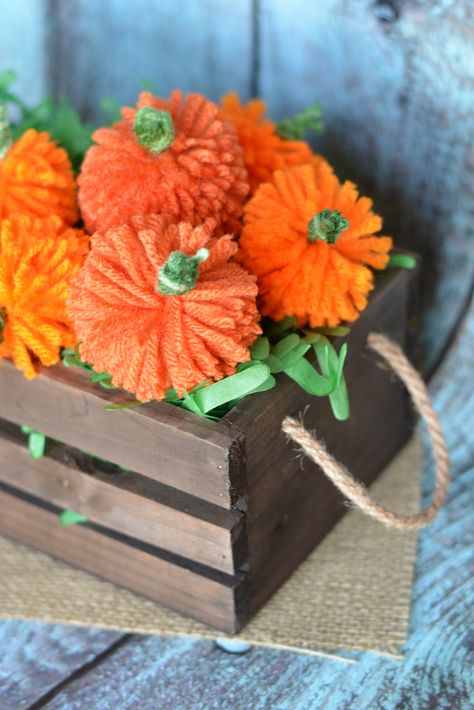 These DIY No Sew Yarn Pumpkins work for both fall and Halloween- you can use them to make an easy pumpkin garland, in other crafts, or as they are! Easy Diy Fall Crafts, Dollar Store Fall Decor, Diy Pumpkins Crafts, Fall Crafts For Adults, Bookmark Diy, Dekorasi Halloween, Pumpkin Garland, Rustic Fall Decor, Fall Crafts Diy