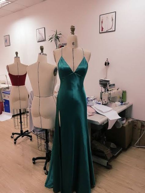 Scarface Costume, Elvira Hancock, Blue Dress Costume, Silk Prom Dress, Blue Satin Dress, Prom Dress Inspiration, Pretty Prom Dresses, Prom Dress Shopping, Teal Dress