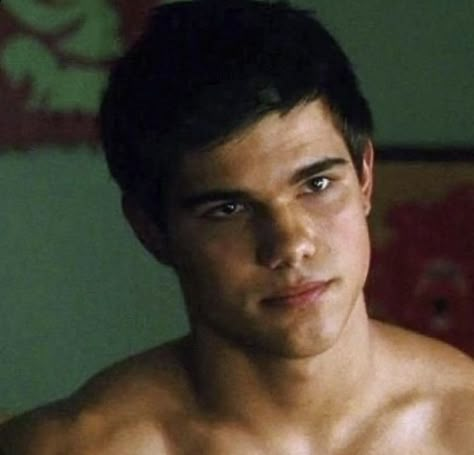 Tyler Lautner, Taylor Lautner Shirtless, Le Roi Lion Disney, Taylor Jacobs, Jacob Black Twilight, Twilight Jacob, Twilight Wolf, Twilight Saga New Moon, Team Jacob