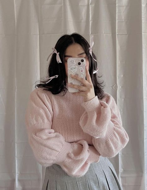 Romantic Academia Aesthetic Outfit Pink, Hyper Feminine Outfits Winter, Pastel Academia Aesthetic Outfit, Pink Academia Aesthetic Outfit, Pink Light Academia, Pink Academia Outfits, Soft Academia Aesthetic Outfits, Feminine Outfits Winter, Luxury Car Aesthetic