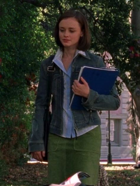 Rory Gilmore Denim Jacket, Rory Gilmore Yale Outfits, Yale Outfits, Rory Gilmore Yale, Yale Rory, Gilmore Outfits, Cold Weather Outfit, Makeup Girl, Teal Top