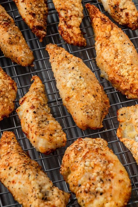 Chicken Fingers Air Fryer, Fried Chicken Without Flour, Seasoned Flour Recipe, Healthy Fried Chicken Recipes, Fried Chicken Seasoning, Healthy Fried Chicken, Fried Chicken Drumsticks, Fried Chicken Cutlets, Air Fryer Fried Chicken