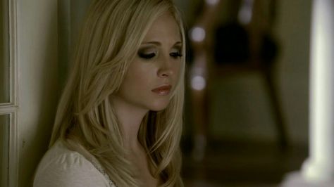 Caroline Forbes best smokey eyes make up! Vampire Diaries Makeup, Vampire Barbie, Candice Accola, Candice King, Uptown Girl, Caroline Forbes, Tv Girls, Brow Makeup, The Vampire Diaries