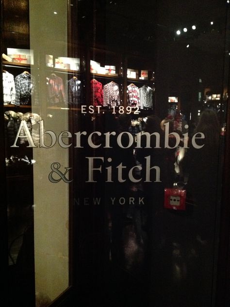 Abercrombie & Fitch Abercrombie And Fitch Aesthetic, Abacrombie And Fitch, Abercrombie Aesthetic, Abercrombie And Fitch 2000s, Abercrombie Models, Outdoorsy Aesthetic, 2000s Fall, Aesthetic Stores, Cute Simple Nails