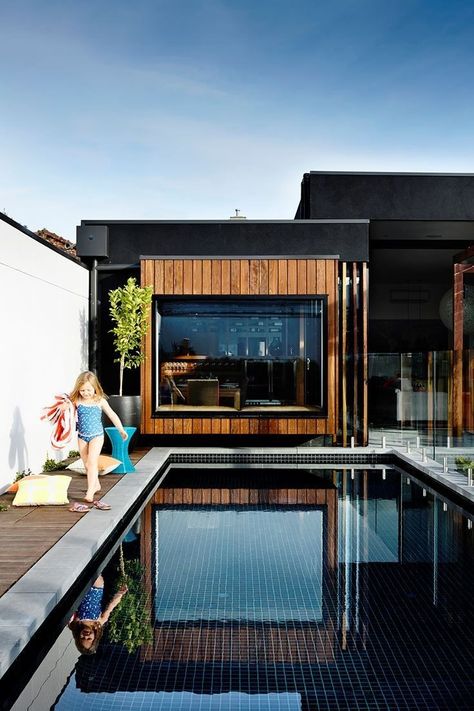 PICTURES HOT NEW TREND 4 HOMES * Black Bottom Pools; Trend People WANT Edge + Zen !!! | Leila World Blog Black Bottom Pools, Spotted Gum Decking, Luxury Swimming Pools, Modern Contemporary Home, Homes To Love, Melbourne House, Black Tiles, Lap Pool, Outdoor Table Settings