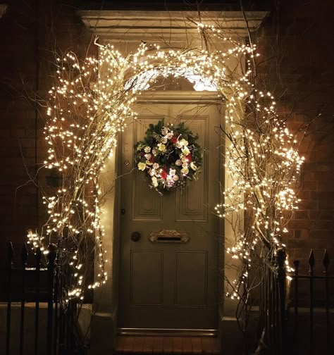 Tasteful Christmas Lights Outdoor, Classy Christmas Lights, Classy Outdoor Christmas Lights, Rustic Outdoor Christmas Decorations, Rustic Archway, Exterior Christmas Lights, Easy Elf On The Shelf, Christmas Lights Outside, Easy Elf