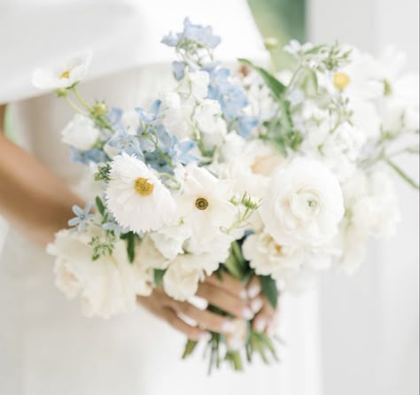 White And Pastel Bouquet, Yellow Bridal Bouquets, Small Bridal Bouquets, Yellow Wedding Bouquet, Blue Wedding Decorations, Bridal Bouquet Spring, Bridal Bouquet Blue, Pastel Bouquet, Yellow Bouquets