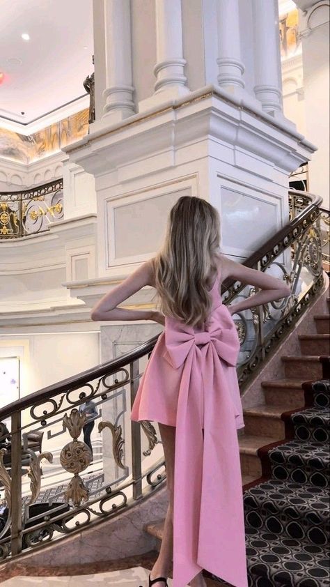 Pink Aesthetic Old Money, Luxury Lifestyle Pink, Pink Old Money Aesthetic, Rich Girl Aesthetic Pink, Pink Luxury Aesthetic, Pink Old Money, Rich Women Lifestyle, Pink Luxury, Bow Wallpaper