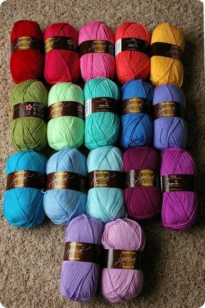 Loom Crochet, Yarn Color Combinations, Yarn Storage, Mode Crochet, Yarn Inspiration, Crochet Wool, Types Of Yarn, Yarn Colors, Lovely Colors