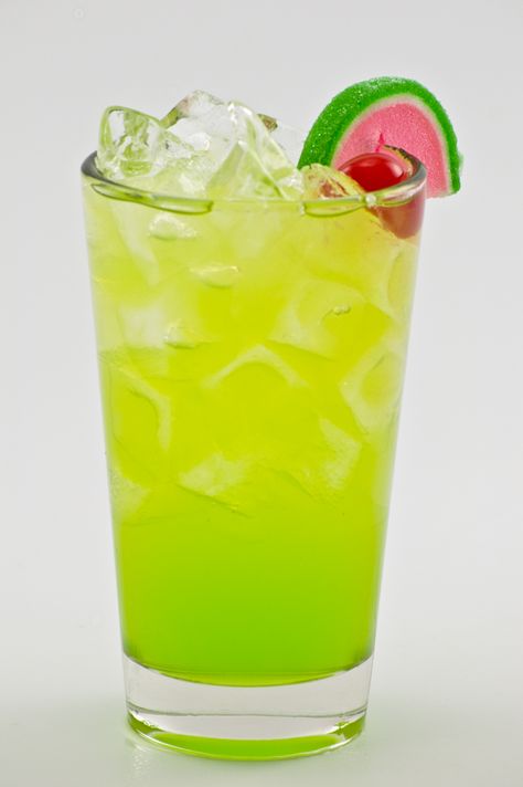 Green Apple Lemonade . . .YUMMMMM Green Apple Lemonade, Apple Lemonade, Best Drink Recipes, Colourful Cocktails, Korean Bar, Wedding Punch, Apple Syrup, Monin Syrup, Smoothie Popsicles