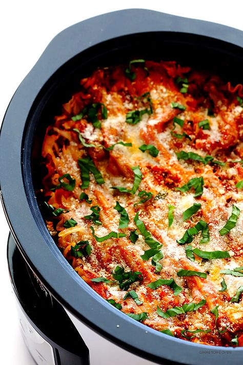 This Slow Cooker Lasagna recipe is easy to make and customize with your favorite ingredients in the crock pot! Meals For Cold Weather, Cold Weather Recipes, Lasagna Recipe Slow Cooker, Easy Crockpot Meals, Recipes Crock Pot, Slow Cooker Pasta Recipes, Crockpot Lasagna, Vegetarian Crockpot Recipes, Slow Cooker Lasagna