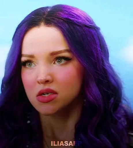 Decendants Edits, I'm Mad At Disney, Descendants Videos, Dove Cameron Descendants, Disney Descendants Characters, Mal Descendants, Disney Descendants Movie, Mal And Evie, Disney Channel Descendants