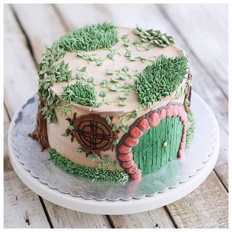 Hobbit house, Lord of the ring Hobbit Cake, Hobbit Birthday, Hobbit Party, Chandelier Cake, Ring Cake, Second Breakfast, Birthday Cake Ideas, Hobbit House, Cake Images