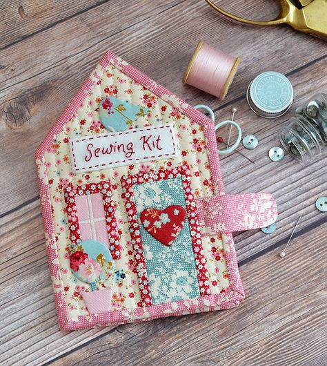 Tilda Sewing, Sewing Kit Bag, Sewing Kit Box, Sewing Kit Pattern, Kit House, Tilda Fabric, Sewing Case, Felt Crafts Christmas, Fabric Trimmings