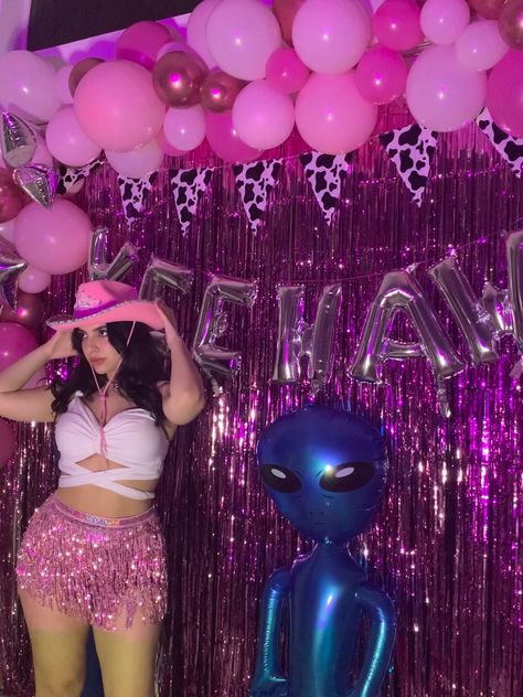 Euphoria Cowgirl Party, Space Cowgirl Bday Party, Cowgirl Bday Party Ideas Aesthetic, Cowgirl Birthday Photoshoot Ideas, Cowgirl Birthday Party Aesthetic, 2010s Birthday Party, Space Cowgirl Decorations, Space Cowgirl Party Theme, Alien Cowgirl Costume