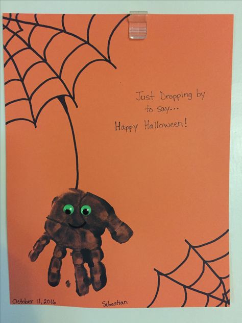 Halloween Art For One Year Olds, Crafts With Two Year Olds, Prek Halloween Crafts Easy, Fall Crafts For Two Year Olds Easy, Projects To Do With Infants, Handprint Spiders For Preschool, Spider Crafts For Infants, Friday The 13th Crafts For Toddlers, Hand Spider Craft