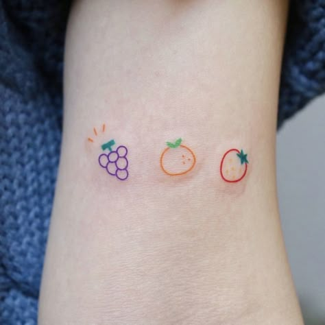 Matching Fruit Tattoos, Fruit Tattoo Ideas, Kiwi Tattoo, Watermelon Tattoo, Micro Tattoo, Cat Tattoo Simple, Pretty Tattoo, Fruit Tattoo, Tattoo Simple