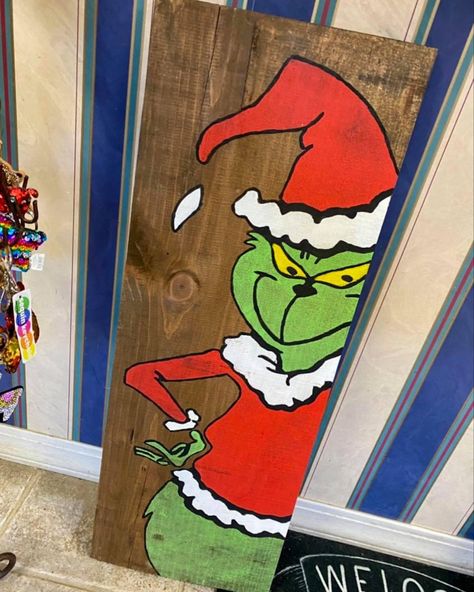 Grinch Porch Sign Diy, Grinch Painting On Wood, Grinch Porch Sign, Wood Sign Christmas, Grinch Crafts, Grinch Decorations, Christmas Crafts Diy Projects, Christmas Wooden Signs, Bad Santa