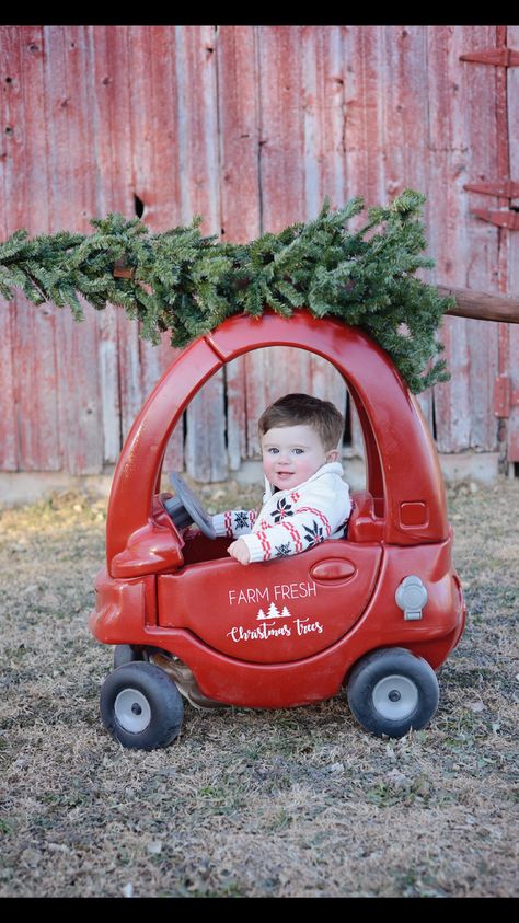 Christmas Tree Cozy, Toddler Christmas Photos, Cozy Coupe Makeover, Chess Photography, Photo Bebe, Christmas Baby Pictures, Grey Photography, Peoria Arizona, Baby Christmas Photos