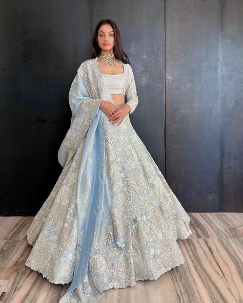 Bridal Dress Pakistani, Bridal Lehenga Wedding, Pastel Lehenga, Book Girlies, His Obsession, Pakistani Bridal Dress, Zardosi Embroidery, Simple Lehenga, Trendy Outfits Indian