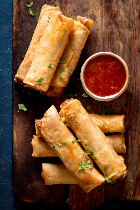 Spring Rolls Photography, Spring Roll Recipes, Easy Spring Rolls Recipe, Easy Spring Rolls, Healthy Spring Rolls, Veg Spring Rolls, Spring Roll Pastry, Thai Spring Rolls, Phyllo Dough Recipes