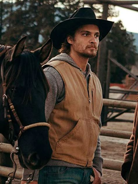 Kacey Dutton, Luke Grimes Yellowstone, Yellowstone Outfit Ideas, 1883 Yellowstone, Yellowstone Cast, Kayce Dutton, Yellowstone Outfits, Yellowstone Tv Show, Yellowstone Tv Series