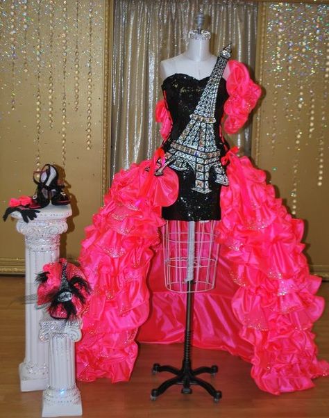 Paris Ugliest Wedding Dress, Huge Dresses, Weird Wedding Dress, 2000s Prom Dress, Sondra Celli, Ugly Wedding Dress, Crazy Wedding, Pink Day, Stunning Wedding Dresses