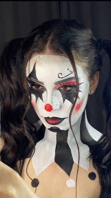 Halloween Clown Hairstyles, Scary Halloween Clown Makeup, Evil Clown Makeup Easy, Jester Makeup Halloween, Halloween Face Paint Clown, Half Clown Face Makeup, Rhinestone Clown Makeup, Scary Girl Clown Makeup, Clown Costume Halloween Women