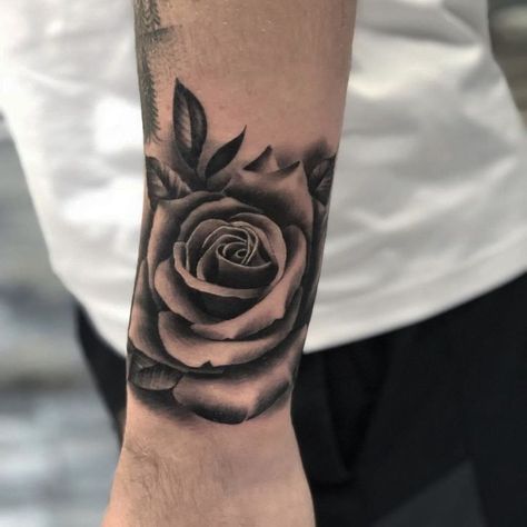 38 #Beautiful #Must #Have #Rose #Tattoo #Designs #and #Ideas # #rosetattoo # #tattoo # #tattooart Check more at http://tattoo.joojotekno.com/38-beautiful-must-have-rose-tattoo-designs-and-ideas-rosetattoo-tattoo-tattooart/ Roze Tattoo, Rose Wrist Tattoo, Imperial Tattoo, Wrist Tattoo Cover Up, Rose Tattoos For Men, Small Rose Tattoo, Cool Wrist Tattoos, Forarm Tattoos, Wrist Tattoos For Guys