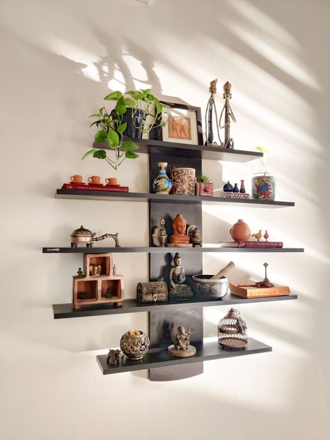 Showpiece Wall Design, Traditional Indian Houses, Indian Living Room Design, Indian Houses, Small Wall Shelf, Craft Shelves, Wood And Ceramic, Indian Room, Shelf Decor Bedroom