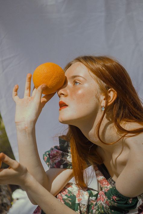 oranges to orange juice on Behance 얼굴 드로잉, Dreamy Photography, Creative Portrait Photography, Human Poses Reference, Female Portraits, Human Poses, Shooting Photo, Senior Pics, Personal Project